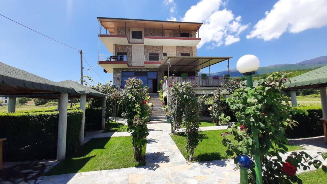 Hotel Restaurant Aleksander Korce Exterior foto